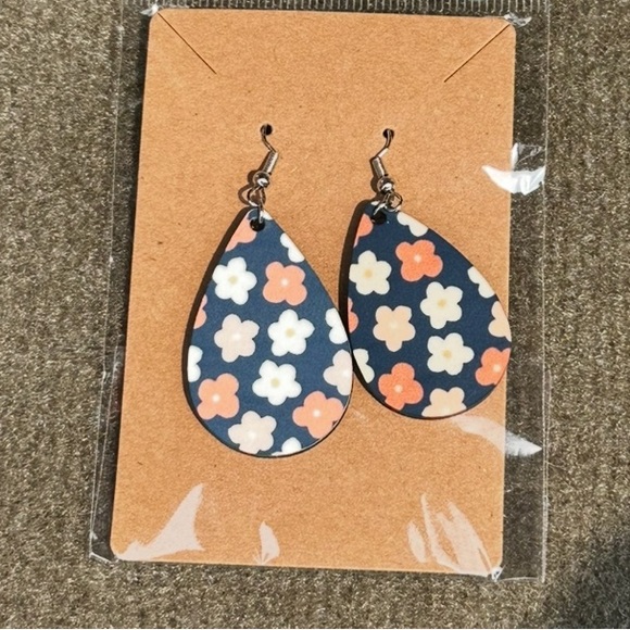 Floral Earrings - Picture 1 of 1